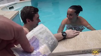 HUNT4K. Sex in the private pool